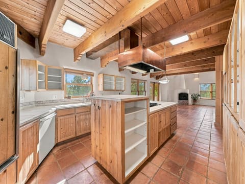 Photograph 14 of 18221 Quail Ridge Rd